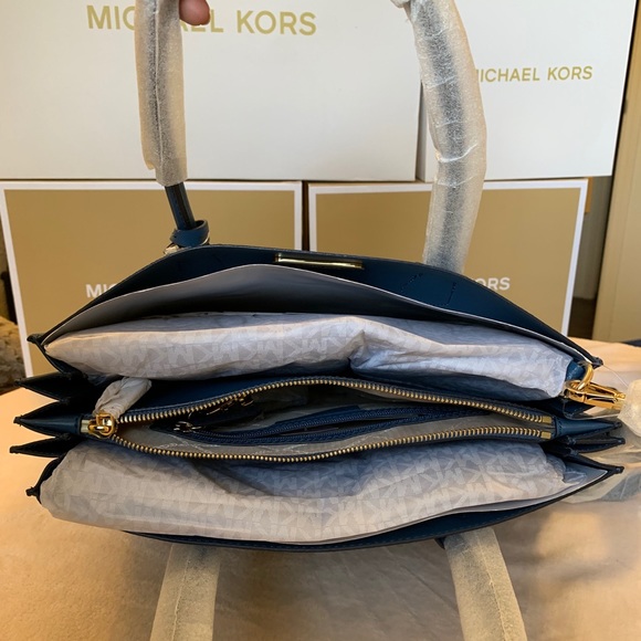 MichaelKors Mercer Large Saffiano Leather ToteBag - Picture 6 of 12